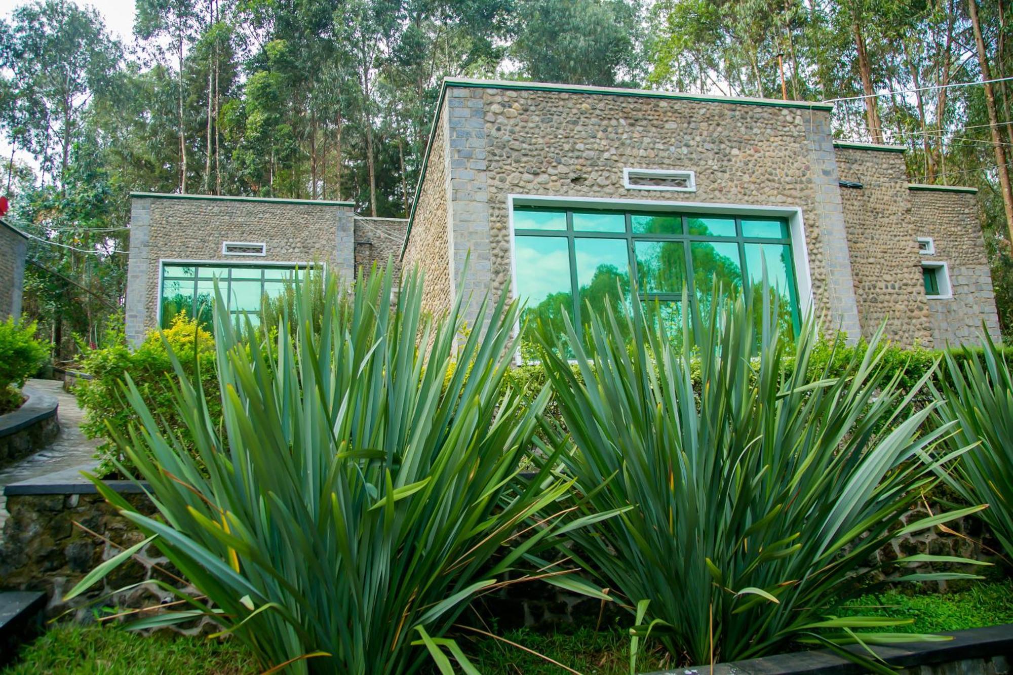 Karisimbi Cave Resort Ruhengeri Luaran gambar