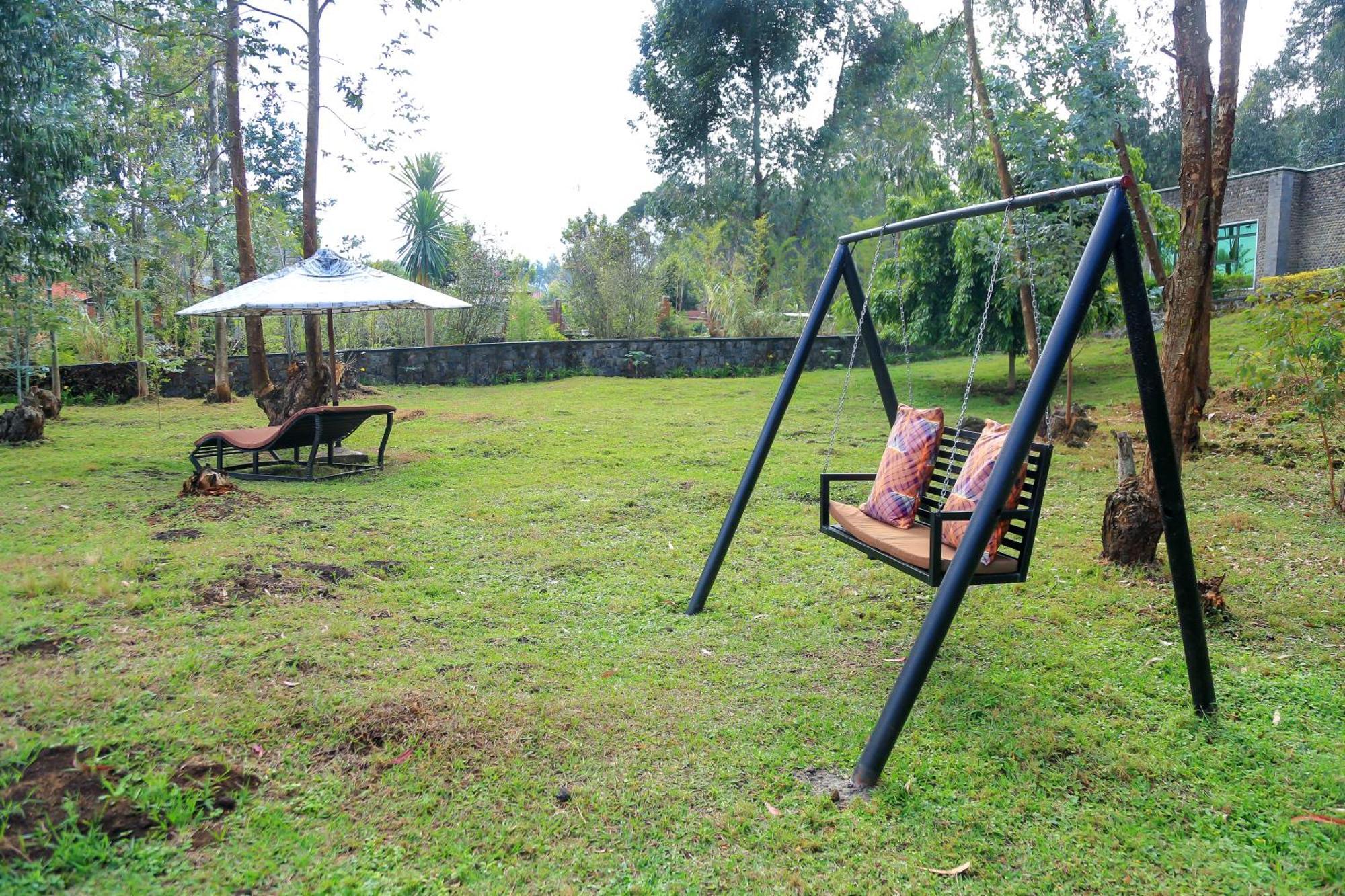 Karisimbi Cave Resort Ruhengeri Luaran gambar