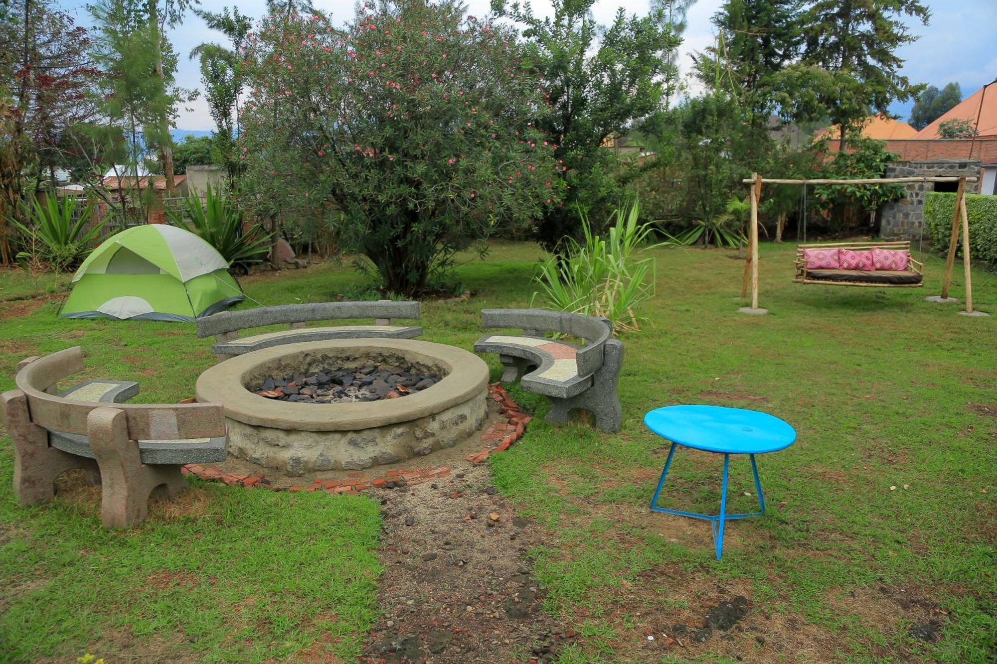 Karisimbi Cave Resort Ruhengeri Luaran gambar