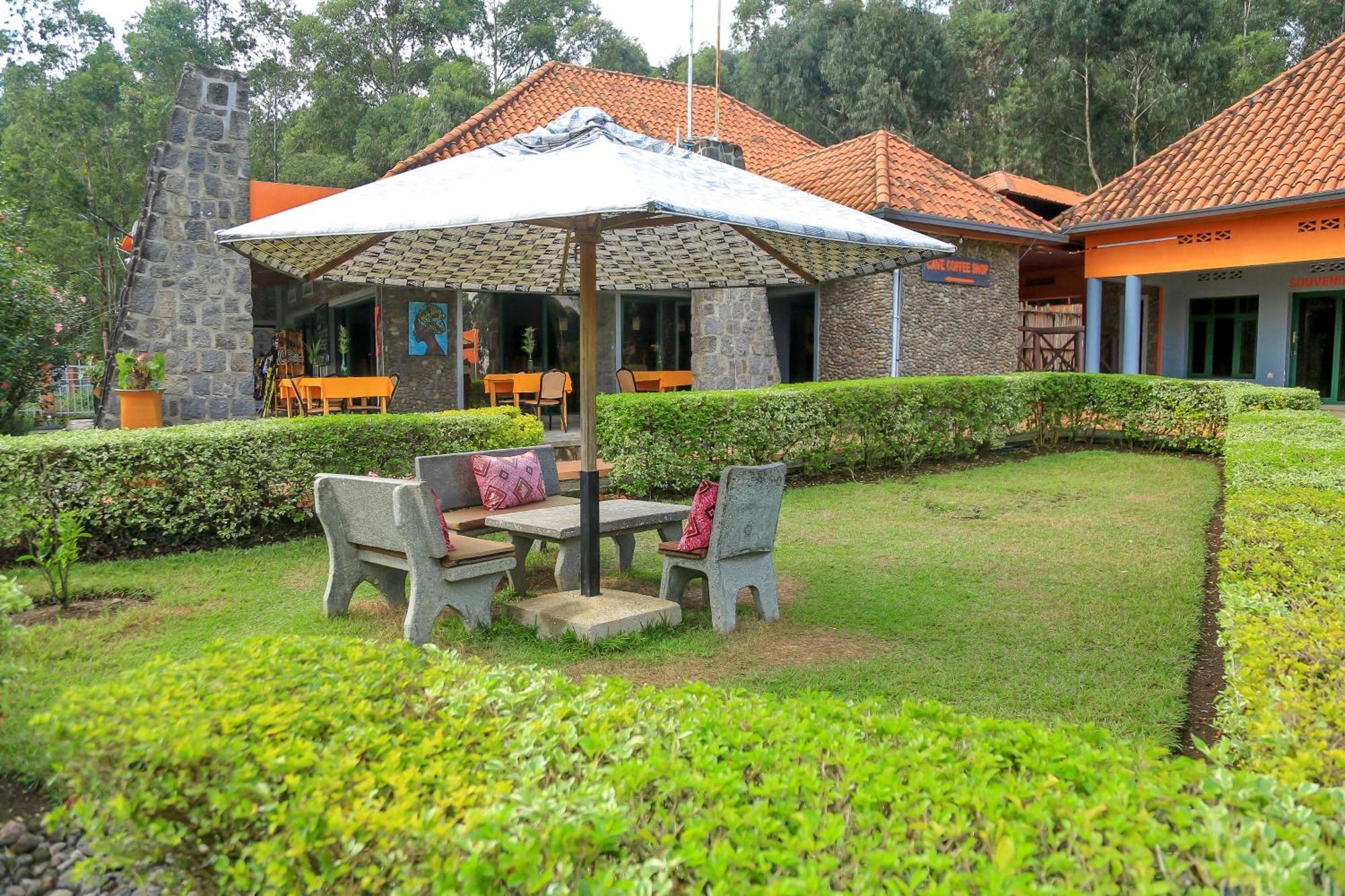 Karisimbi Cave Resort Ruhengeri Luaran gambar