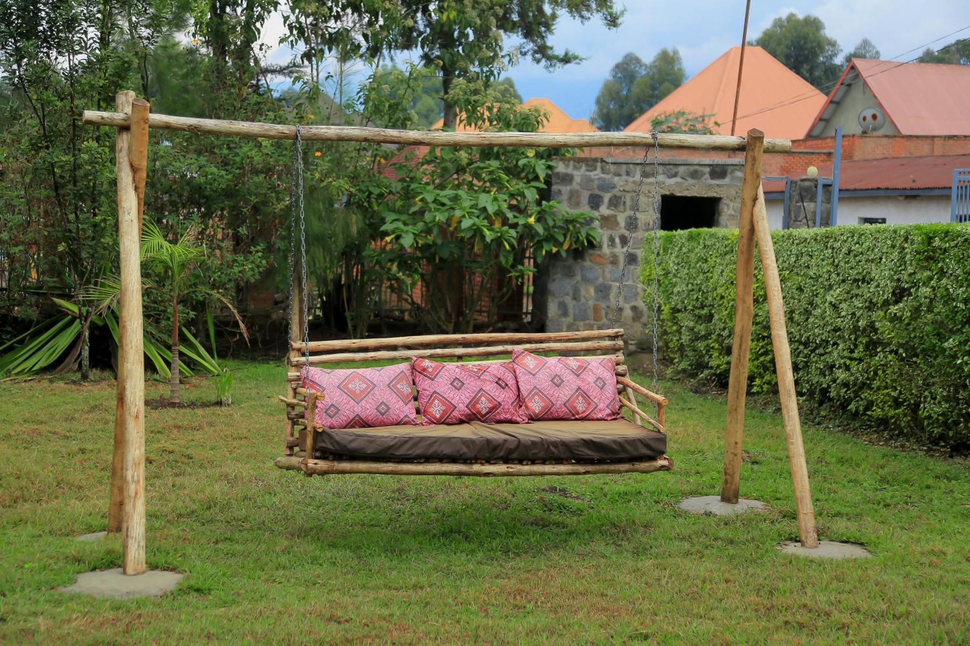 Karisimbi Cave Resort Ruhengeri Luaran gambar