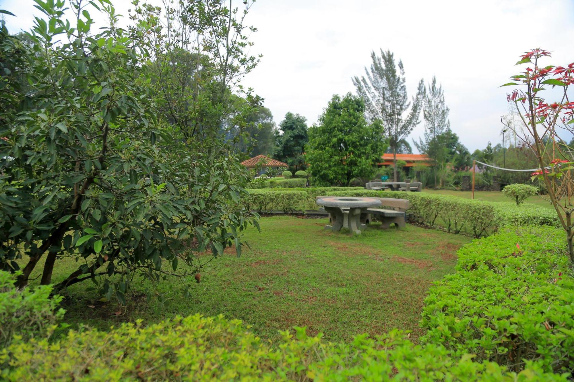 Karisimbi Cave Resort Ruhengeri Luaran gambar